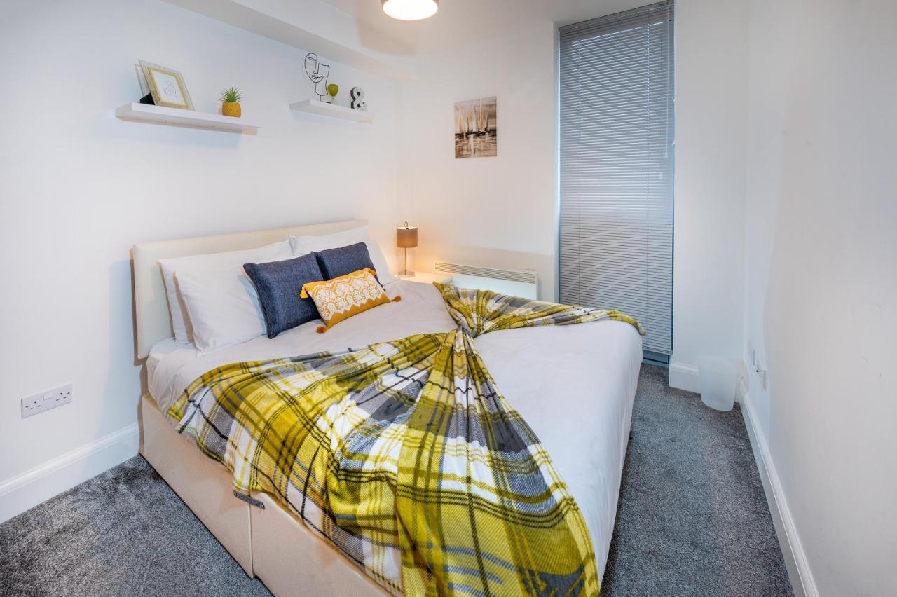 Modern & Spacious 2-Bed Flat With Secure Parking Ридинг Экстерьер фото