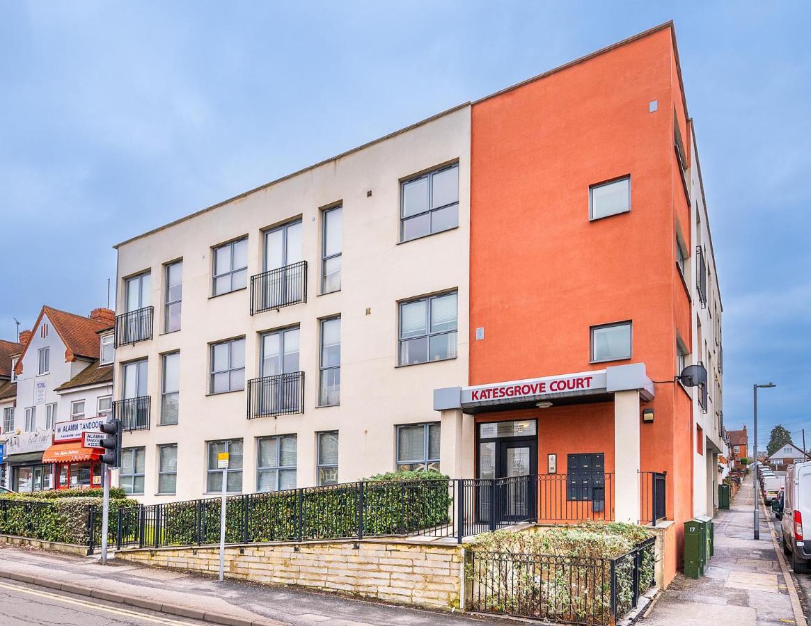 Modern & Spacious 2-Bed Flat With Secure Parking Ридинг Экстерьер фото