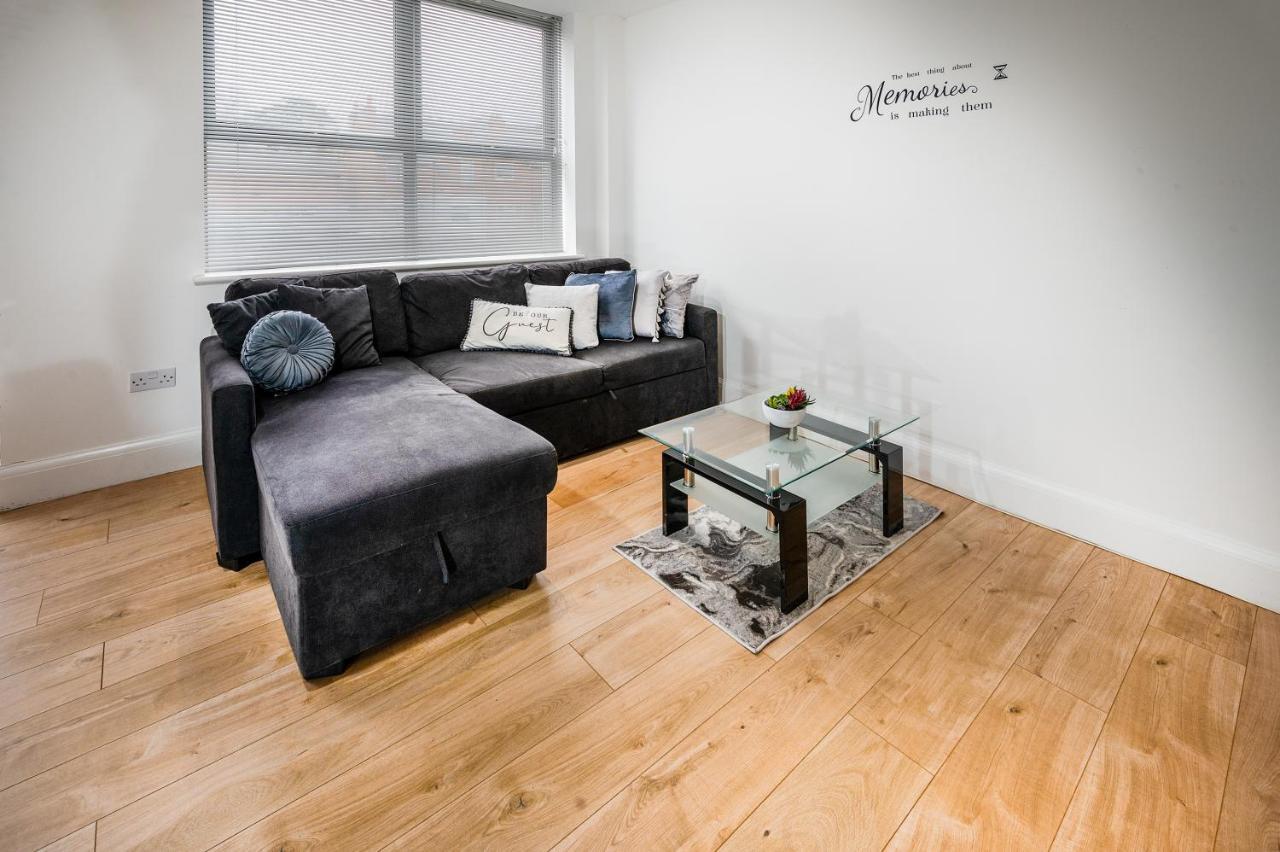 Modern & Spacious 2-Bed Flat With Secure Parking Ридинг Экстерьер фото