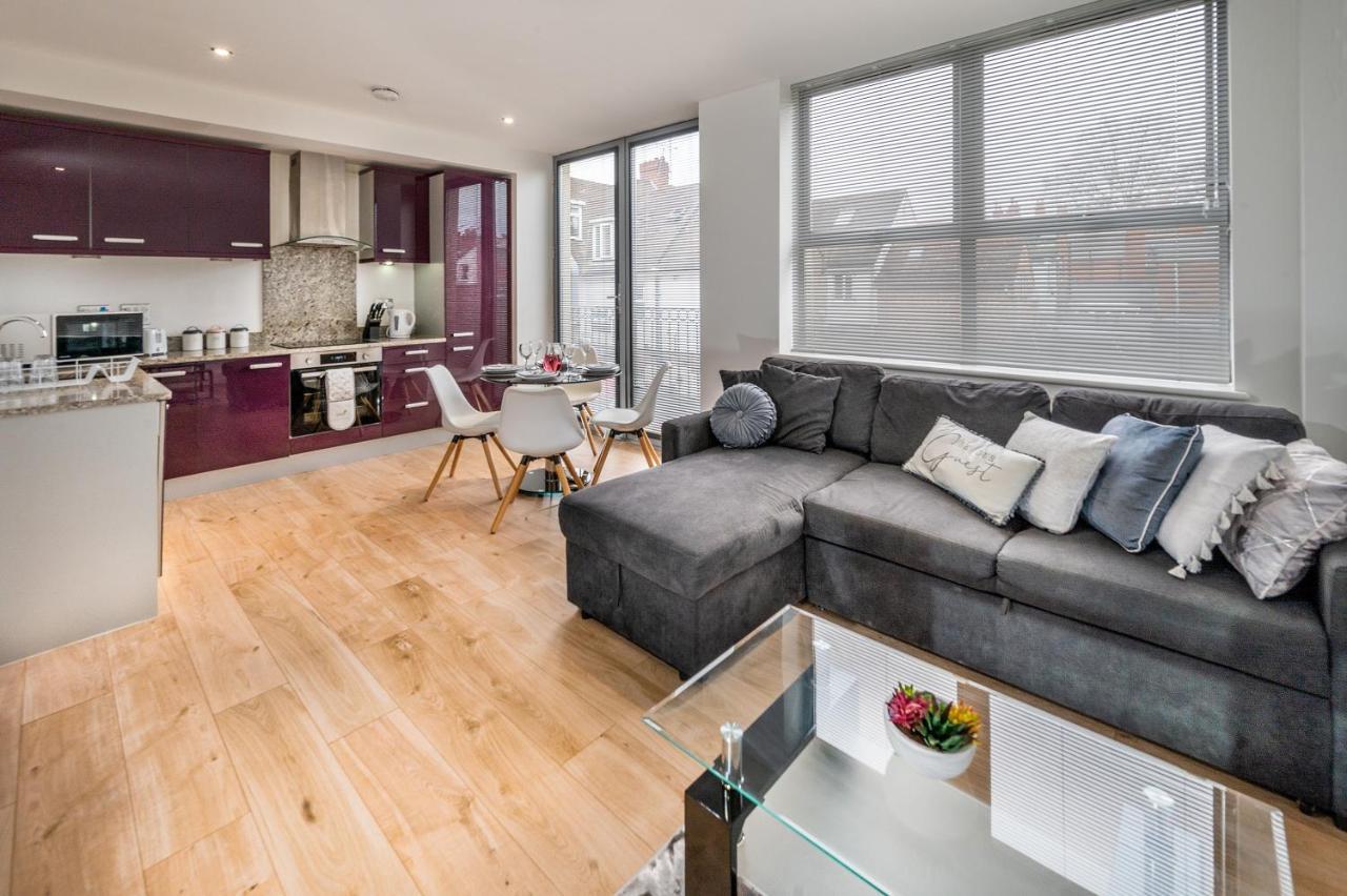 Modern & Spacious 2-Bed Flat With Secure Parking Ридинг Экстерьер фото
